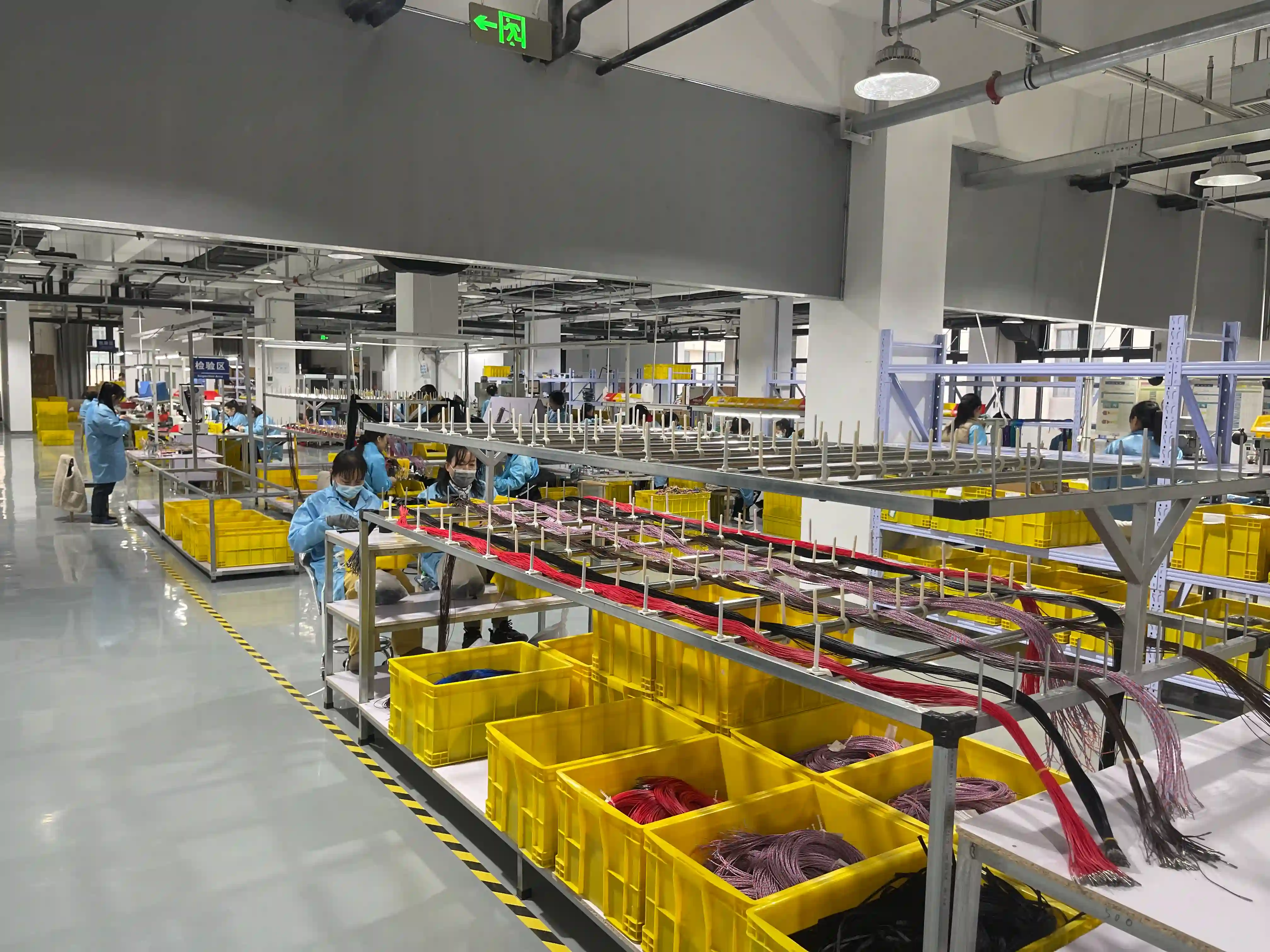 Línea de fabricación de ensamblajes de cables
