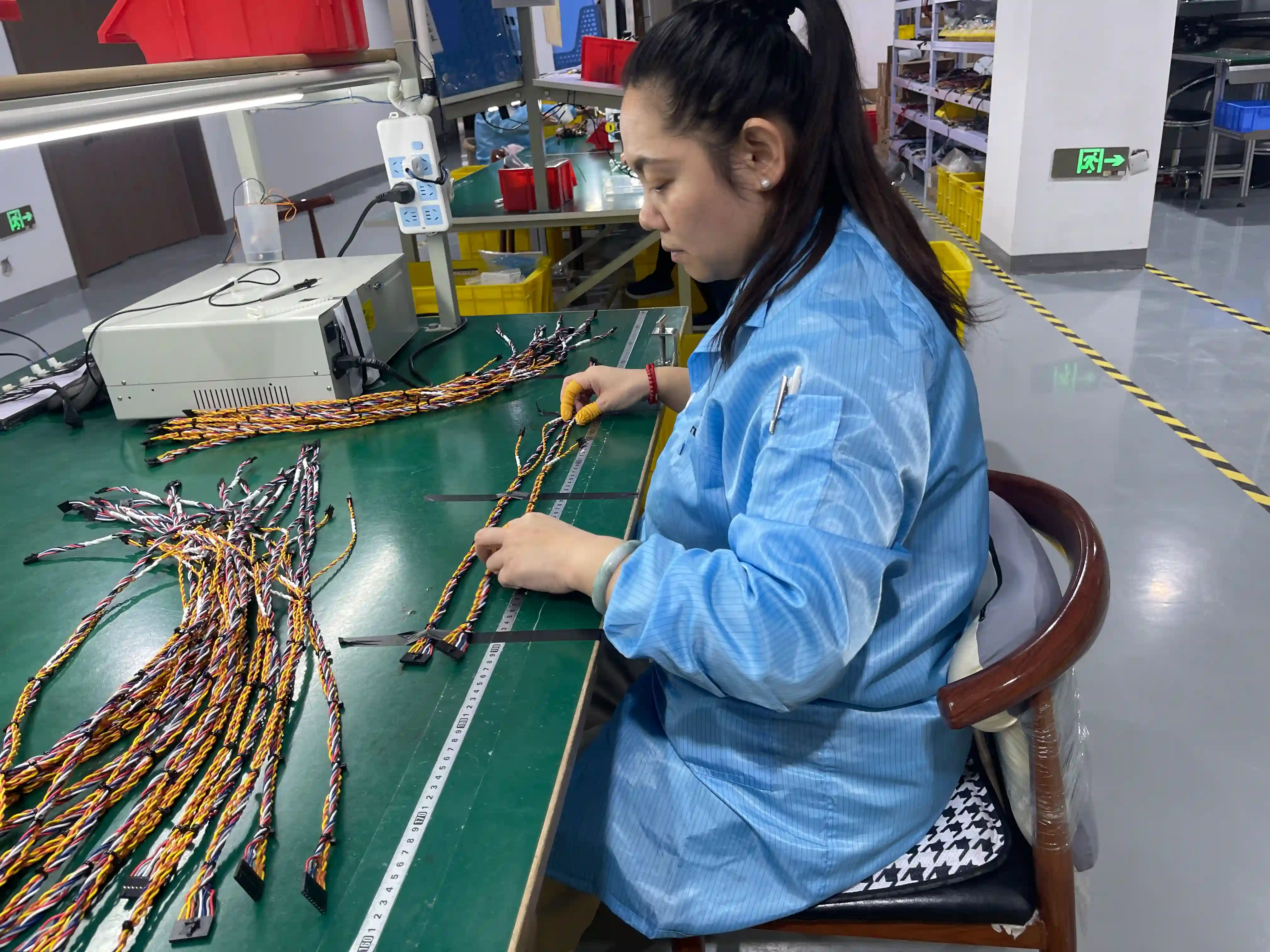 Sistema de medición de longitud de cable en producción de arneses